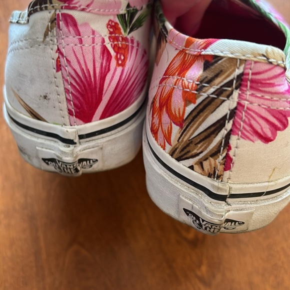 Vans Hawaiian Floral lace up sneakers. Size 6. - Picture 2 of 8